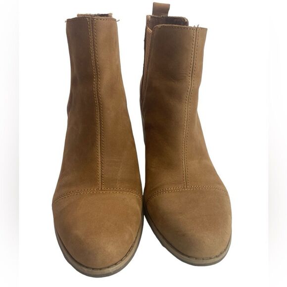 TOMS EVERLY Wm’s Sz 8.5 Tan Oiled Nubuck Leather Pull On Chelsea Bootie Boots - Picture 2 of 7